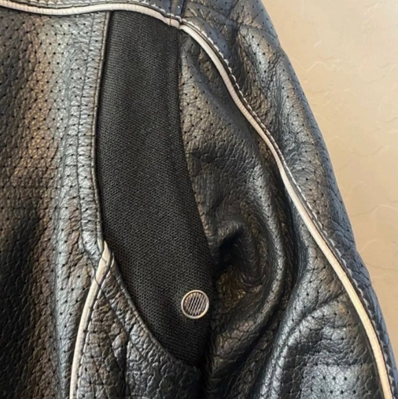 Harley Davidson Leather Jacket - Picture 7 of 12